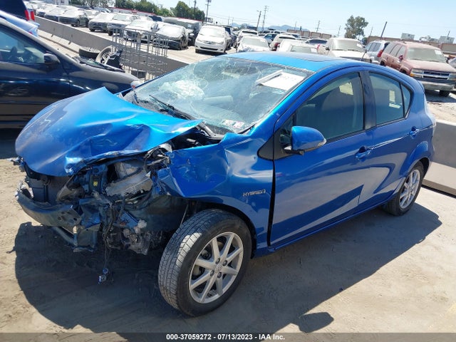 Toyota Prius C One/three/two/four 2014 JTDKDTB34E1077302 Image 2