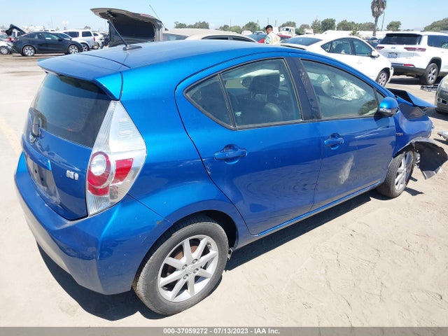 Toyota Prius C One/three/two/four 2014 JTDKDTB34E1077302 Image 4