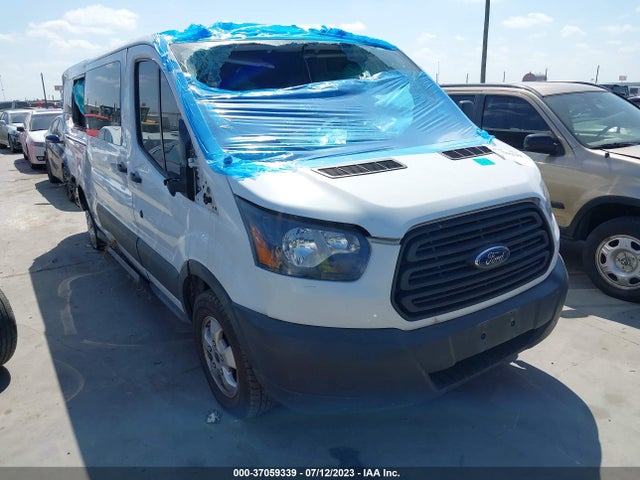 2018 1FBZX2YM6JKA74782 main image