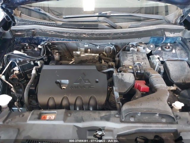 JA4AZ3A3XEZ018457 Mitsubishi Outlander Se