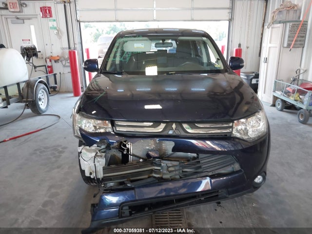 JA4AZ3A3XEZ018457 Mitsubishi Outlander Se
