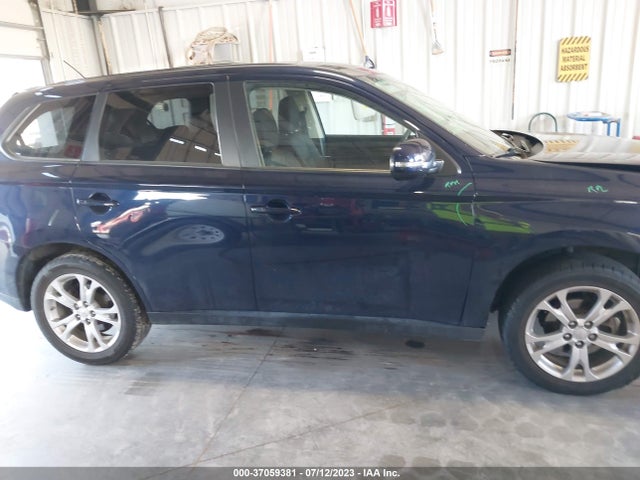 JA4AZ3A3XEZ018457 Mitsubishi Outlander Se