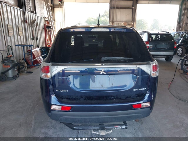 JA4AZ3A3XEZ018457 Mitsubishi Outlander Se
