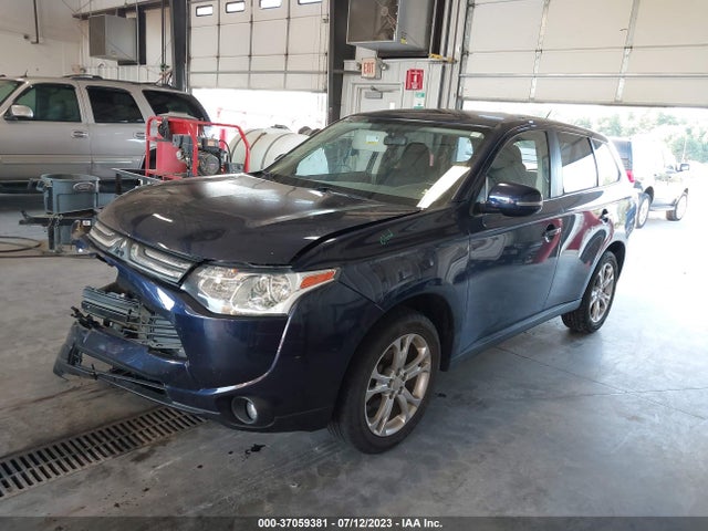 JA4AZ3A3XEZ018457 Mitsubishi Outlander Se
