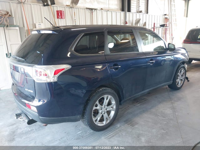 JA4AZ3A3XEZ018457 Mitsubishi Outlander Se