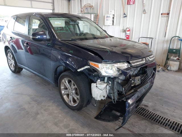 JA4AZ3A3XEZ018457 Mitsubishi Outlander Se