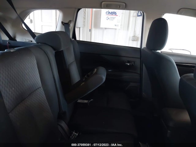 JA4AZ3A3XEZ018457 Mitsubishi Outlander Se