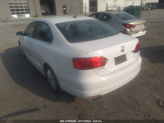 3VWD17AJ1EM384273 Volkswagen Jetta Sedan Se