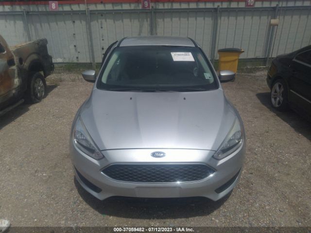 1FADP3F2XJL231596 Ford FOCUS SE