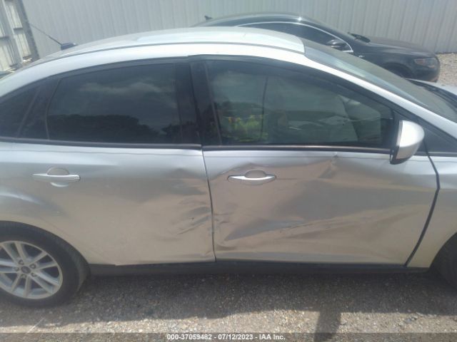 1FADP3F2XJL231596 Ford FOCUS SE