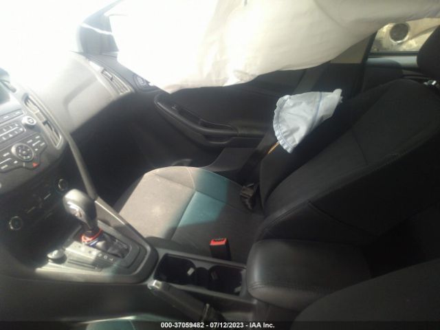 1FADP3F2XJL231596 Ford FOCUS SE
