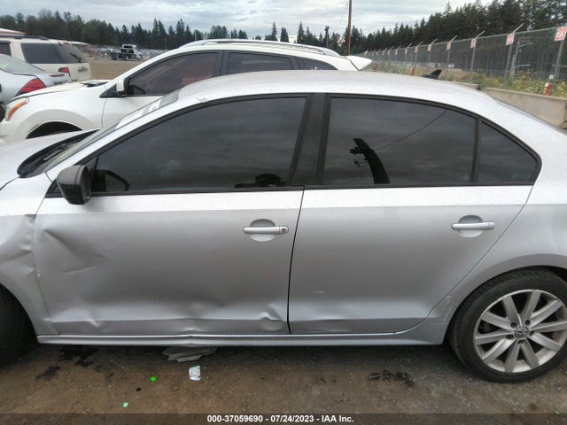 3VWD17AJ5FM206481 Volkswagen Jetta Sedan 1.8t Se
