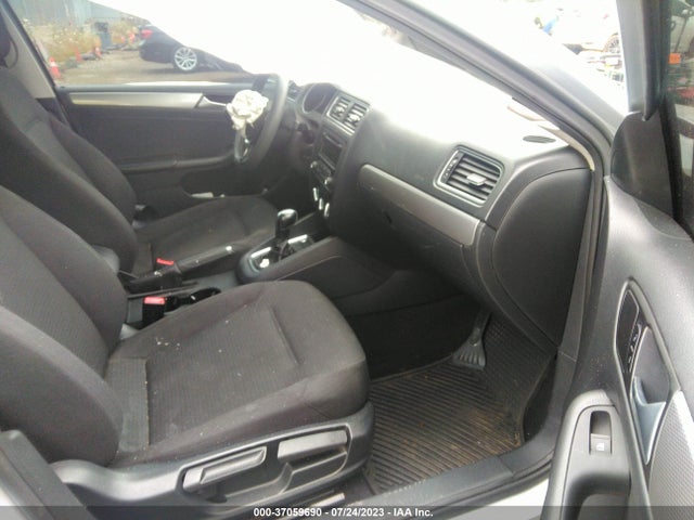 3VWD17AJ5FM206481 Volkswagen Jetta Sedan 1.8t Se