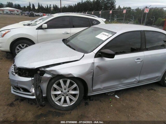 3VWD17AJ5FM206481 Volkswagen Jetta Sedan 1.8t Se