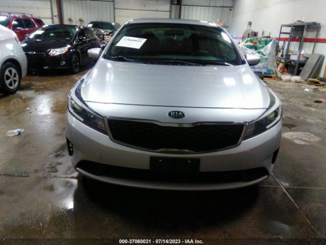 3KPFK4A74HE090425 KIA FORTE LX
