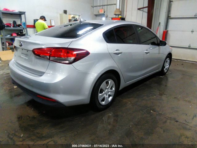 3KPFK4A74HE090425 KIA FORTE LX