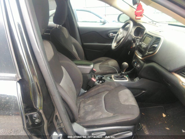 1C4PJLAB8GW303497 Jeep Cherokee Sport