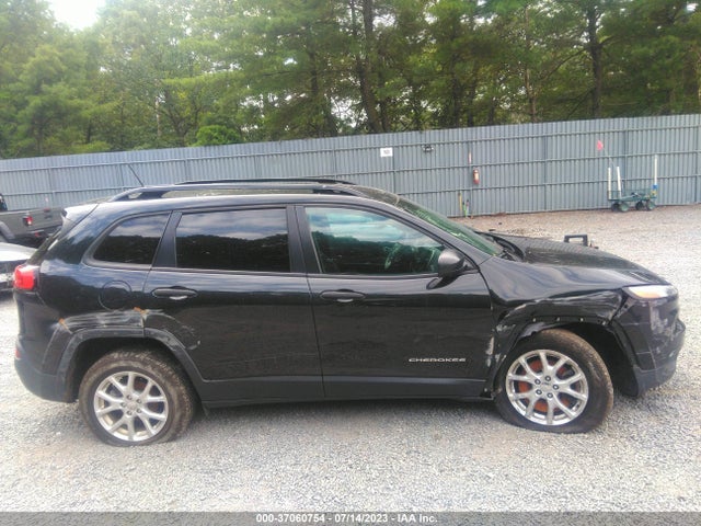 1C4PJLAB8GW303497 Jeep Cherokee Sport