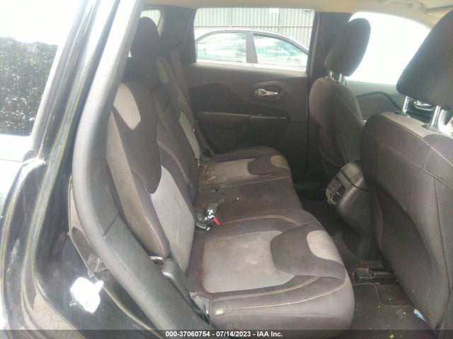 1C4PJLAB8GW303497 Jeep Cherokee Sport