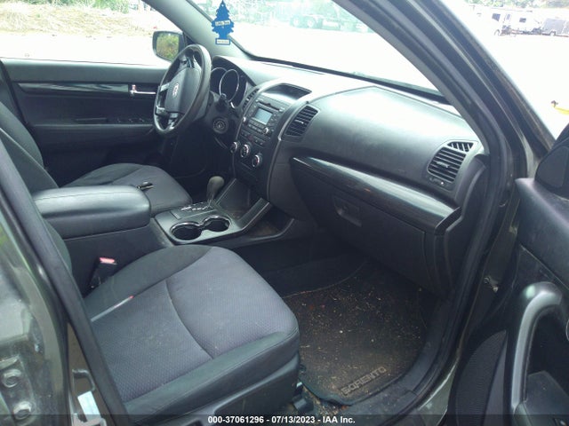 2012 KIA SORENTO LX VIN: 5XYKTCA67CG306437