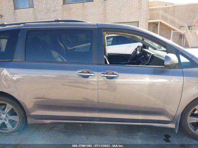 Toyota SIENNA SE 2017 5TDXZ3DC2HS786015 Image 6