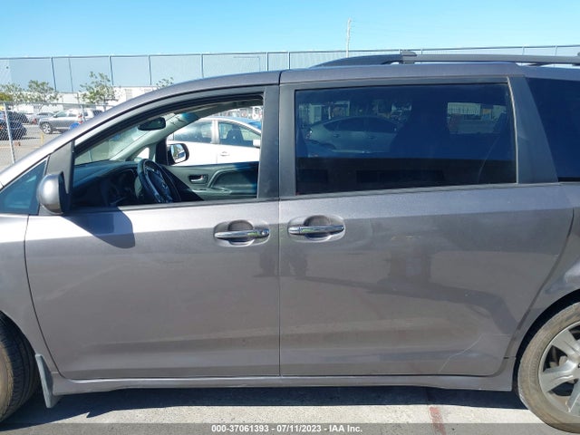 Toyota SIENNA SE 2017 5TDXZ3DC2HS786015 Image 7