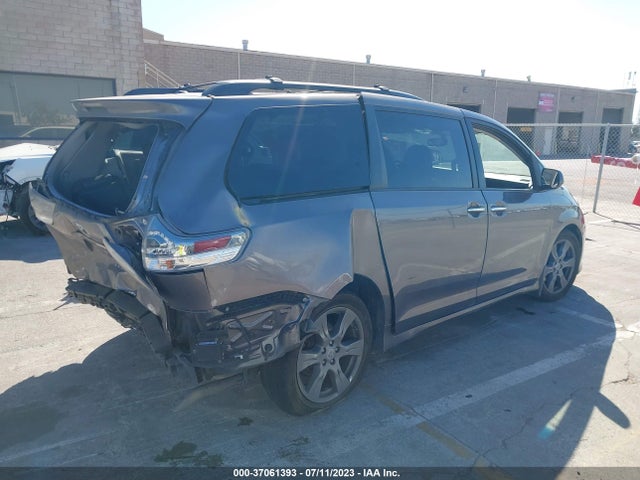 Toyota SIENNA SE 2017 5TDXZ3DC2HS786015 Image 11