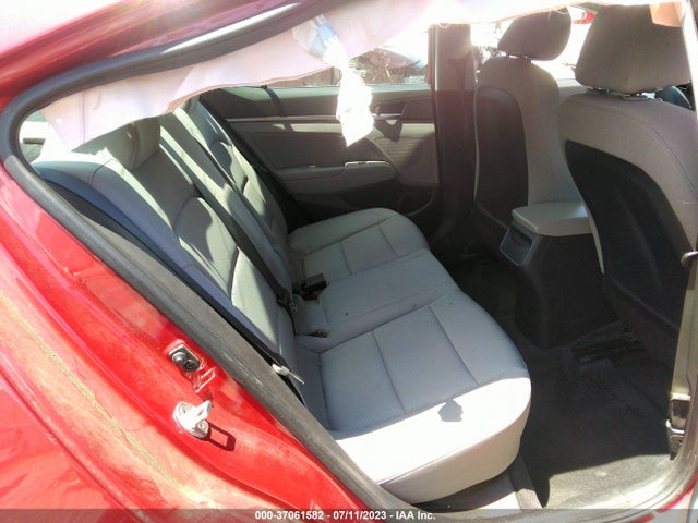 2018 HYUNDAI ELANTRA SEL VIN: 5NPD84LF3JH219900