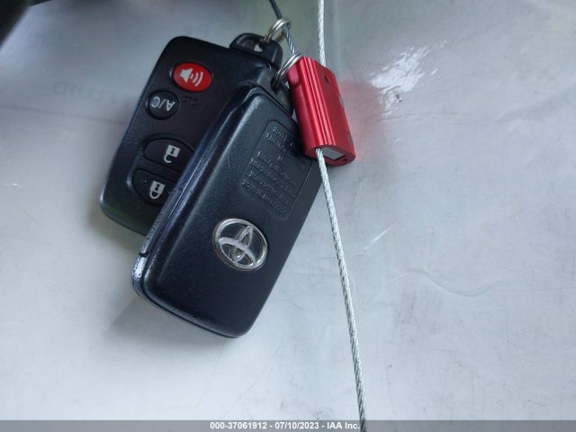 Toyota Prius Four/five/three/one/two 2014 JTDKN3DUXE1808107 Image 3