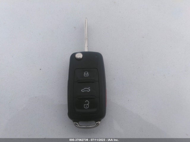 WVGBV7AX3GW022415 Volkswagen Tiguan R-line