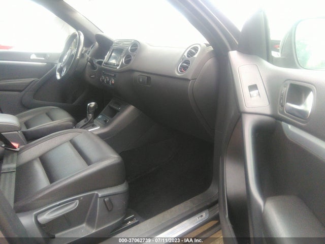 WVGBV7AX3GW022415 Volkswagen Tiguan R-line