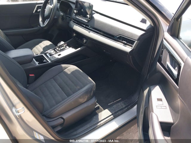 JA4J3UA89PZ013627 Mitsubishi Outlander Se