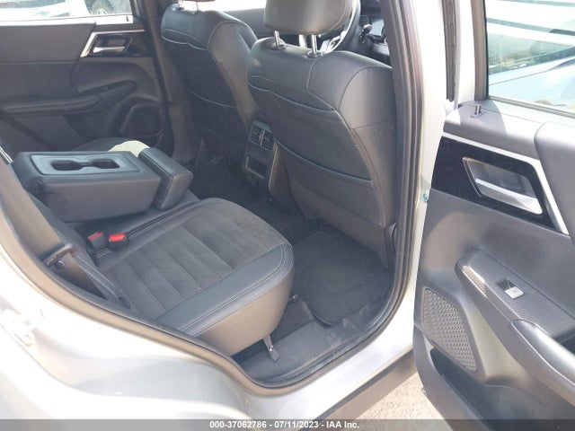 JA4J3UA89PZ013627 Mitsubishi Outlander Se