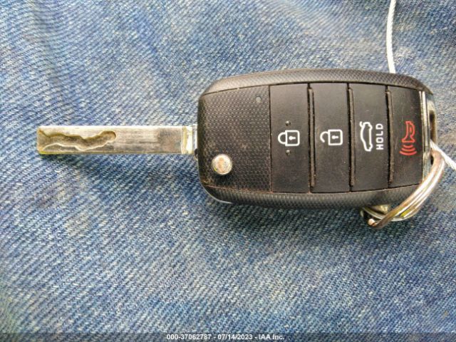 3KPA24AB2KE233393 KIA RIO S