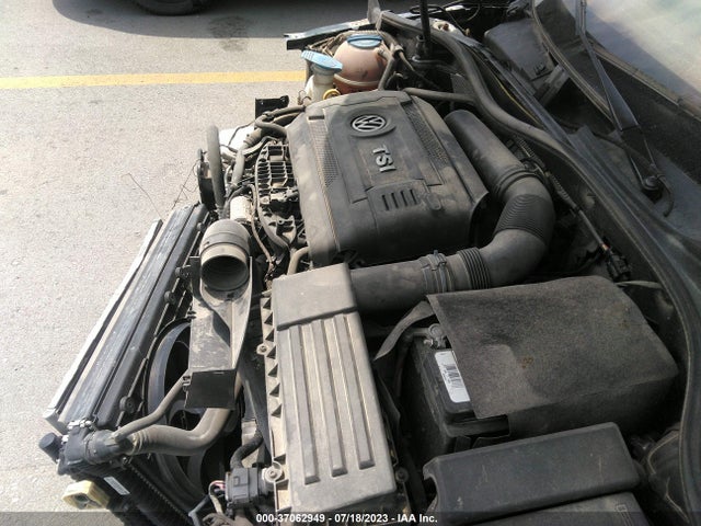 1VWAS7A37GC047015 Volkswagen Passat 1.8t S