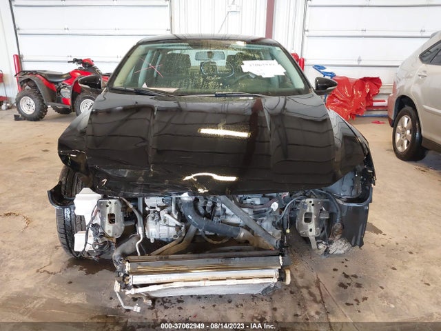 1VWAS7A37GC047015 Volkswagen Passat 1.8t S