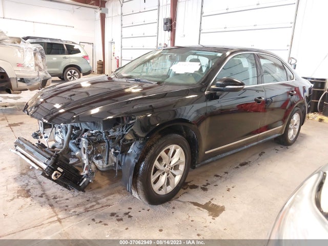 1VWAS7A37GC047015 Volkswagen Passat 1.8t S