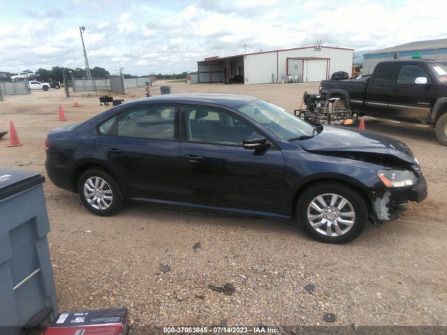 1VWAT7A32FC077549 Volkswagen Passat 1.8t S
