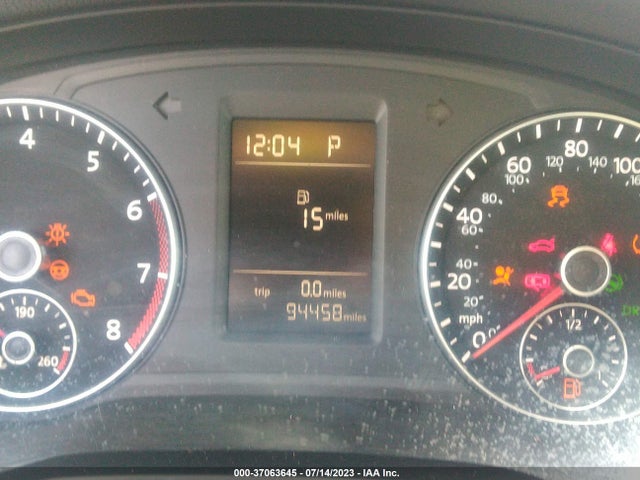 1VWAT7A32FC077549 Volkswagen Passat 1.8t S
