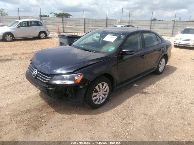 1VWAT7A32FC077549 Volkswagen Passat 1.8t S