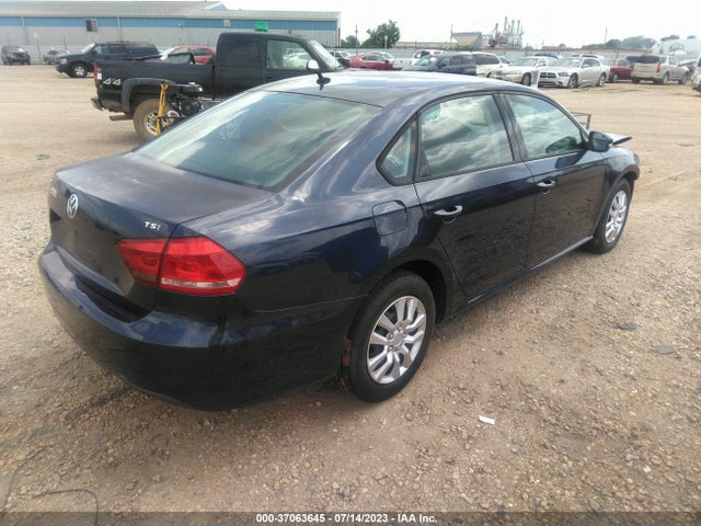 1VWAT7A32FC077549 Volkswagen Passat 1.8t S