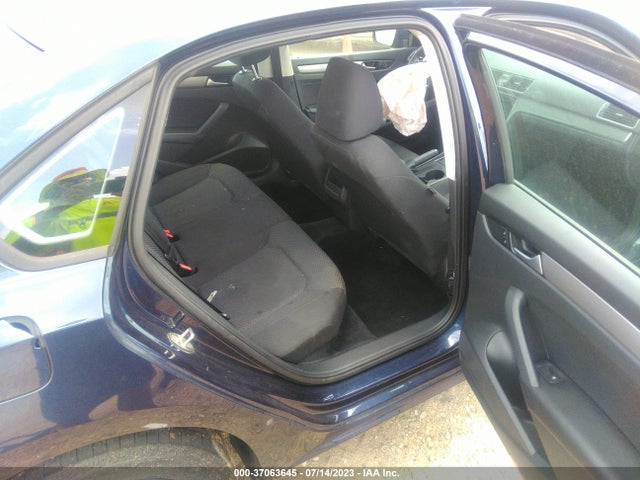 1VWAT7A32FC077549 Volkswagen Passat 1.8t S