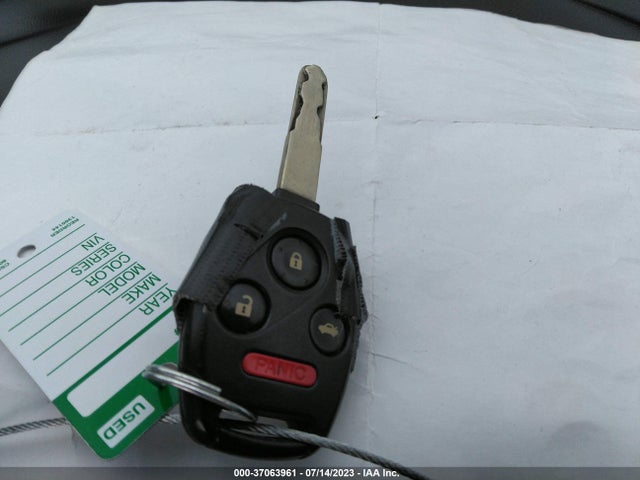 2011 HONDA ACCORD SDN EX-L VIN: 1HGCP3F86BA000753