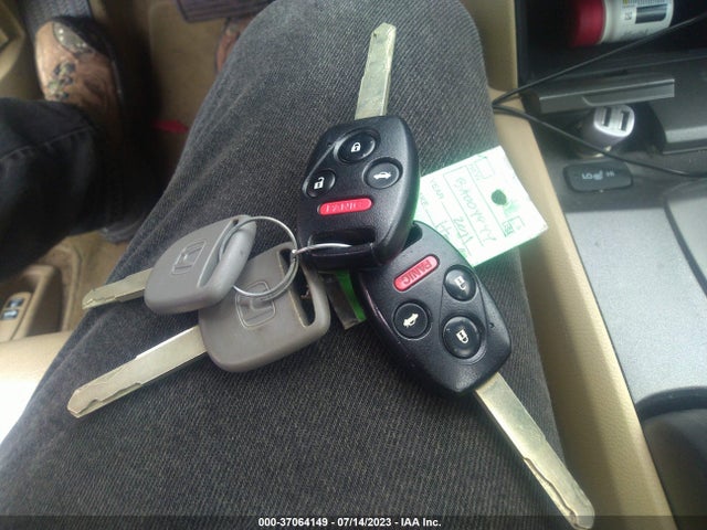 2011 HONDA ACCORD SDN SE VIN: 1HGCP2F66BA004844