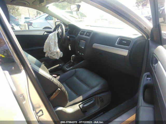 3VWD17AJ6EM396175 Volkswagen Jetta Sedan Se W/connectivity