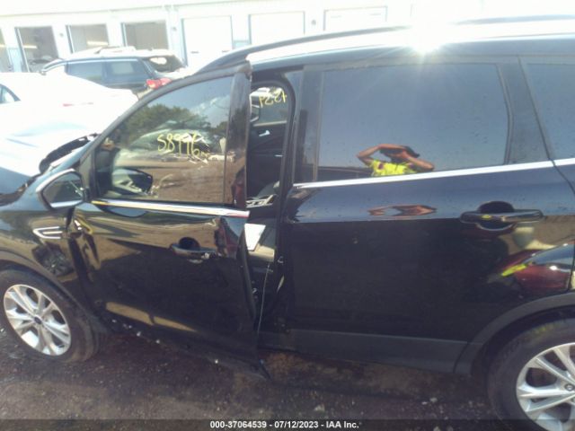 1FMCU0GD4HUA03512 Ford ESCAPE SE