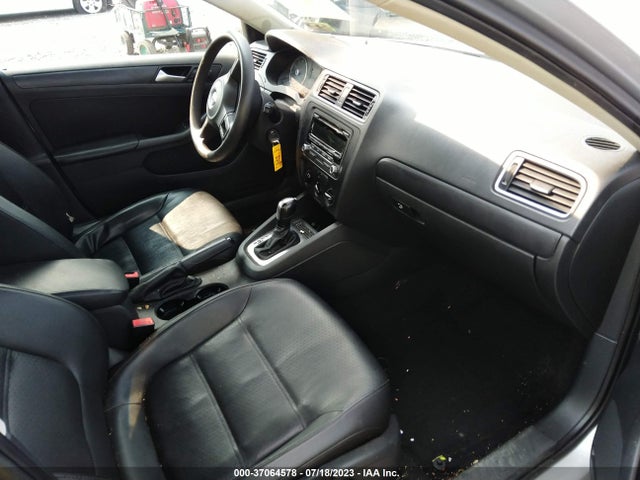2014 VOLKSWAGEN JETTA SEDAN SE VIN: 3VWD17AJ7EM243417