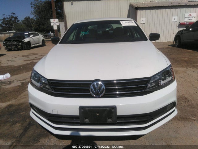 3VWD17AJ7GM306065 Volkswagen Jetta Sedan 1.8t Sport