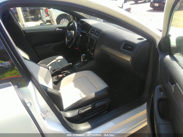3VWD17AJ7GM306065 Volkswagen Jetta Sedan 1.8t Sport
