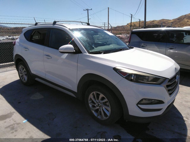 2017 KM8J33A4XHU428091 main image
